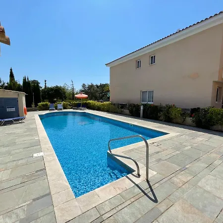 Iris Village Grand Apartment Paphos Exterior photo